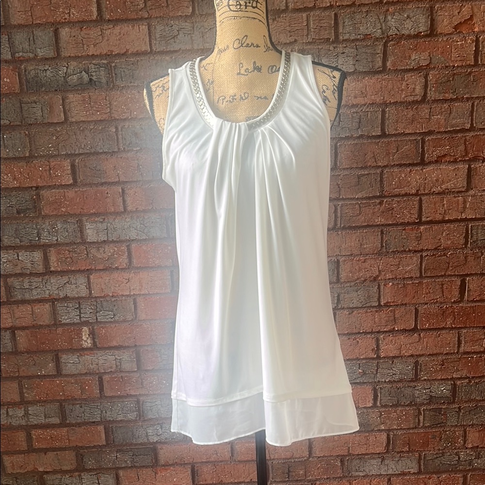 EUC White House Black Market White Sleeveless Top with Gold Necklace Accent (M)